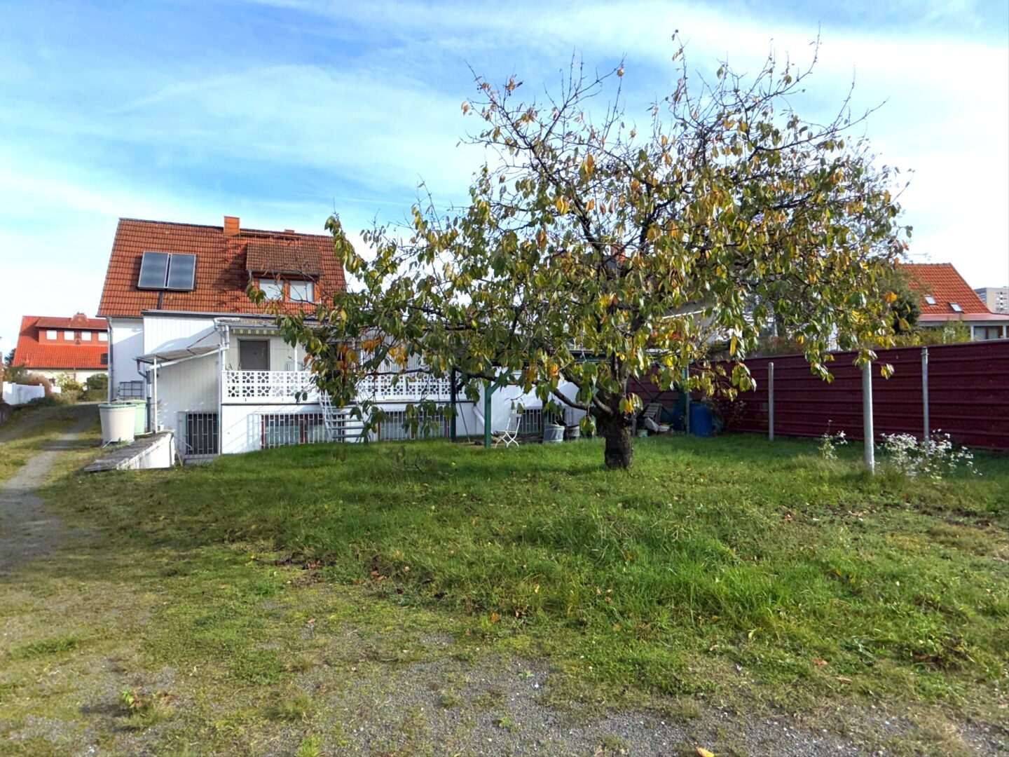 Garten mit Blick auf das Haus