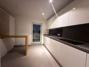 Küche mit Einbauküche