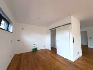 Küche mit Speisekammer