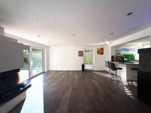 Wohnzimmer mit Blick in das Esszimmer