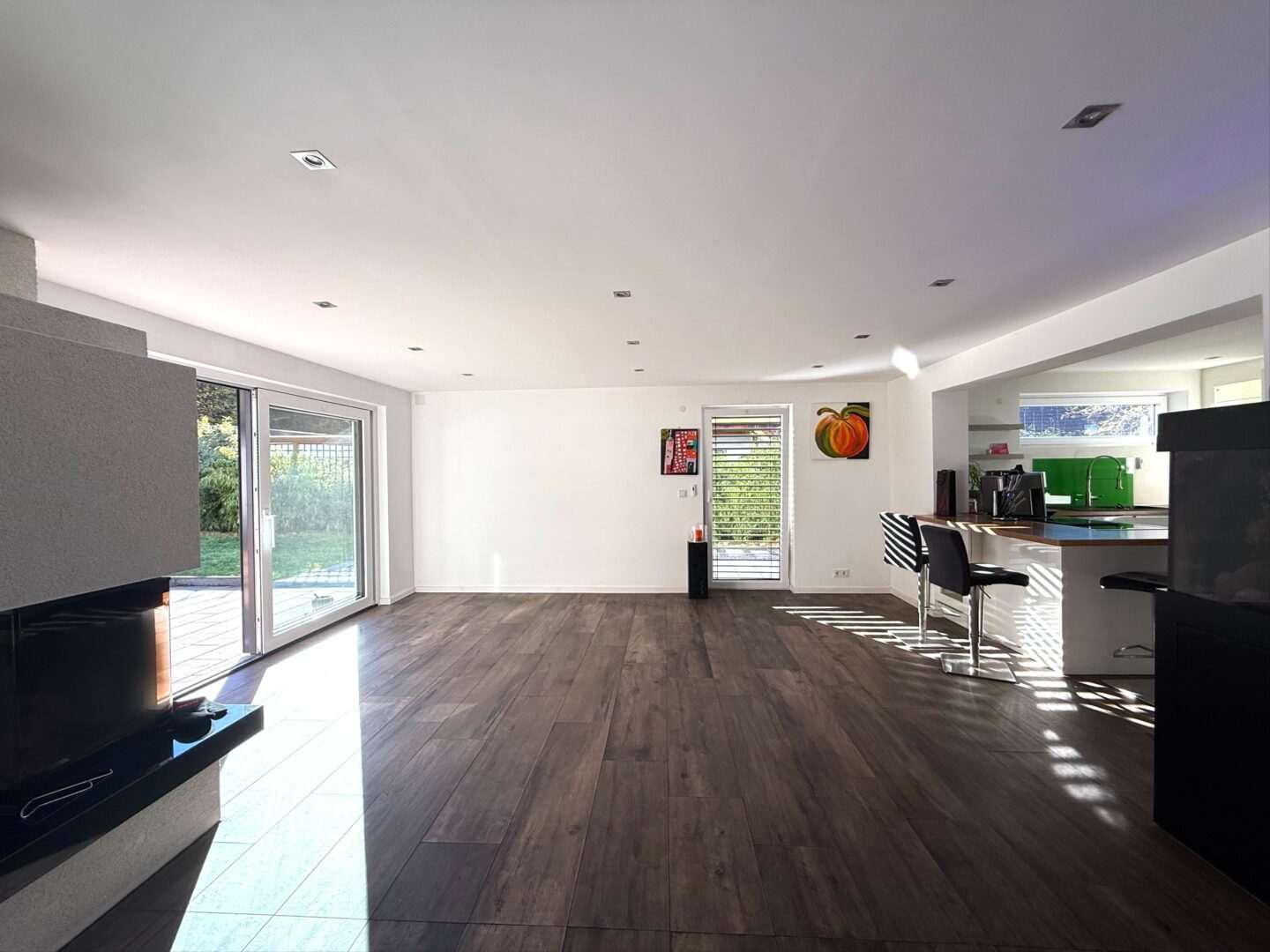 Wohnzimmer mit Blick in das Esszimmer