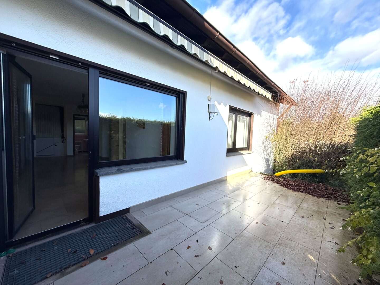 seitliche Terrasse